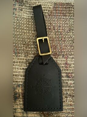 Portland Leather Goods Black Leather Compass Luggage Tag.